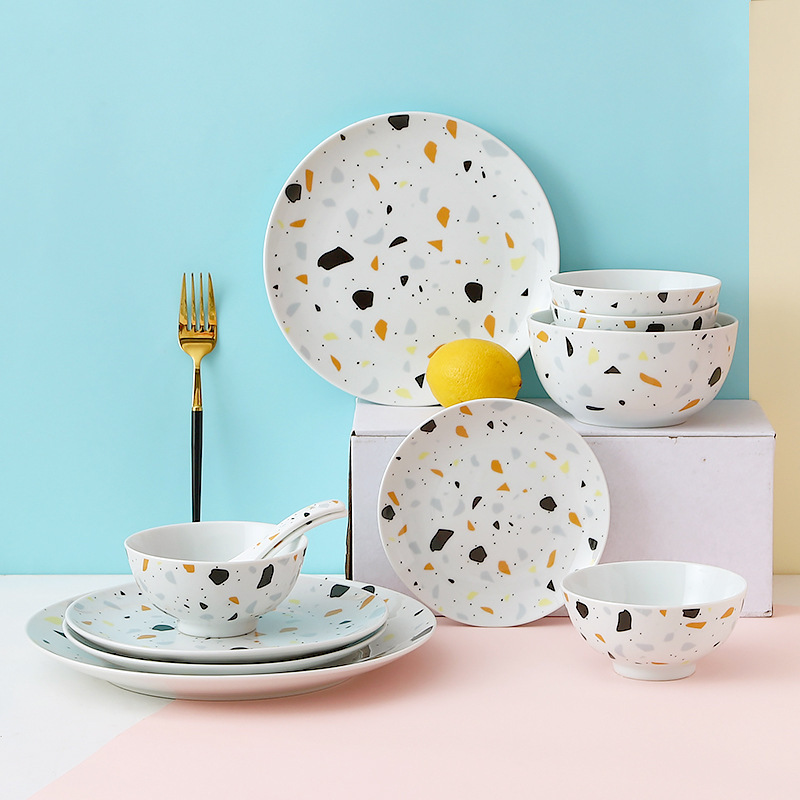 Difference for Ceramic and Melaine Dishware